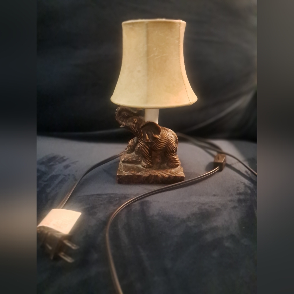 Small Elephant Accent Lamp With Shade